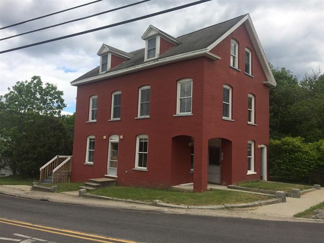2 Bed/1 Bath 3rd Floor Apt For Rent in Somersworth, NH