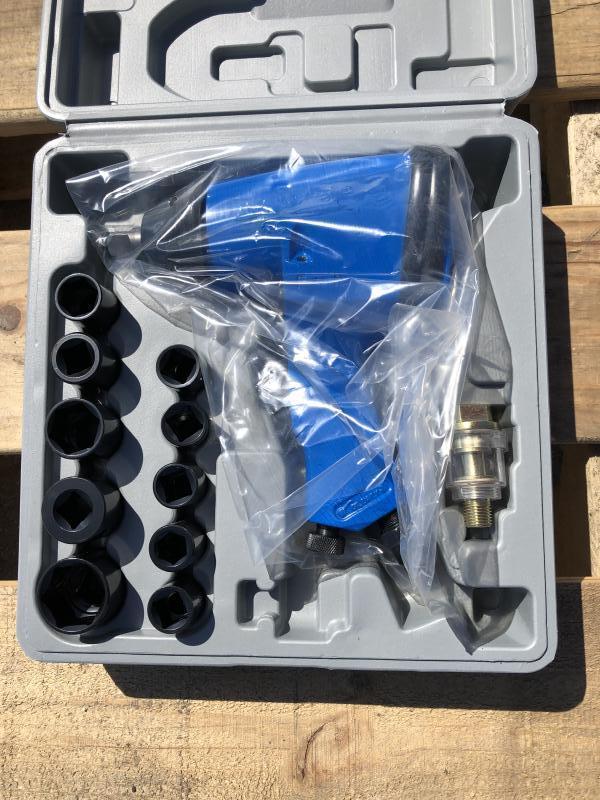 UNUSED 1/2" DRIVE AIR IMPACT WRENCH KIT #
