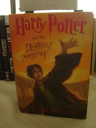 HARRY POTTER And The Deathly Hallows. Book 7 hardcover 1st